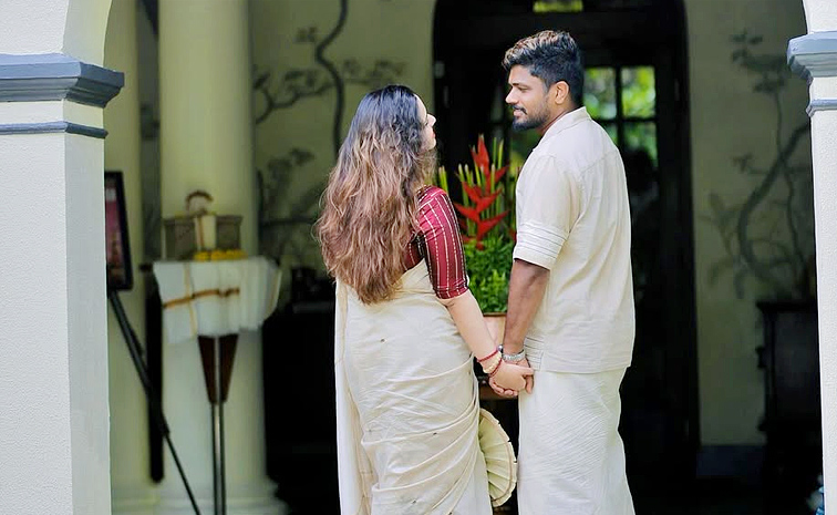 Sanju_20Samson_20celebrates_20Onam_20with_20wife_20Charulatha_20Photos_20_2810_29.jpg 4