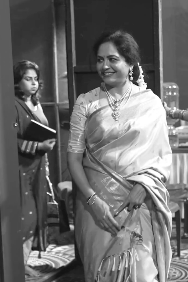 Singer_20Sunitha_20At_20The_20Bengaluru_20Ganesh_20festival_20Photos_20_281_29.jpg 13