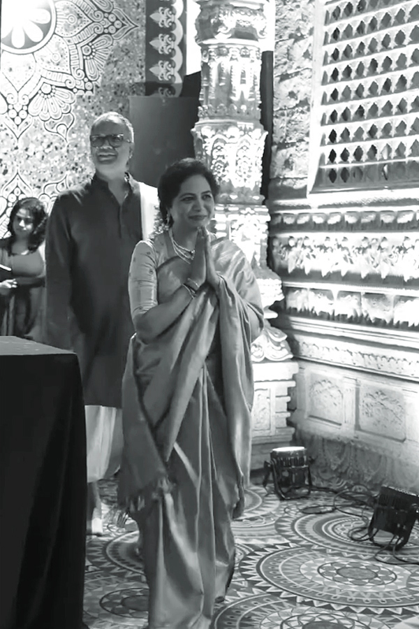Singer_20Sunitha_20At_20The_20Bengaluru_20Ganesh_20festival_20Photos_20_282_29.jpg 14