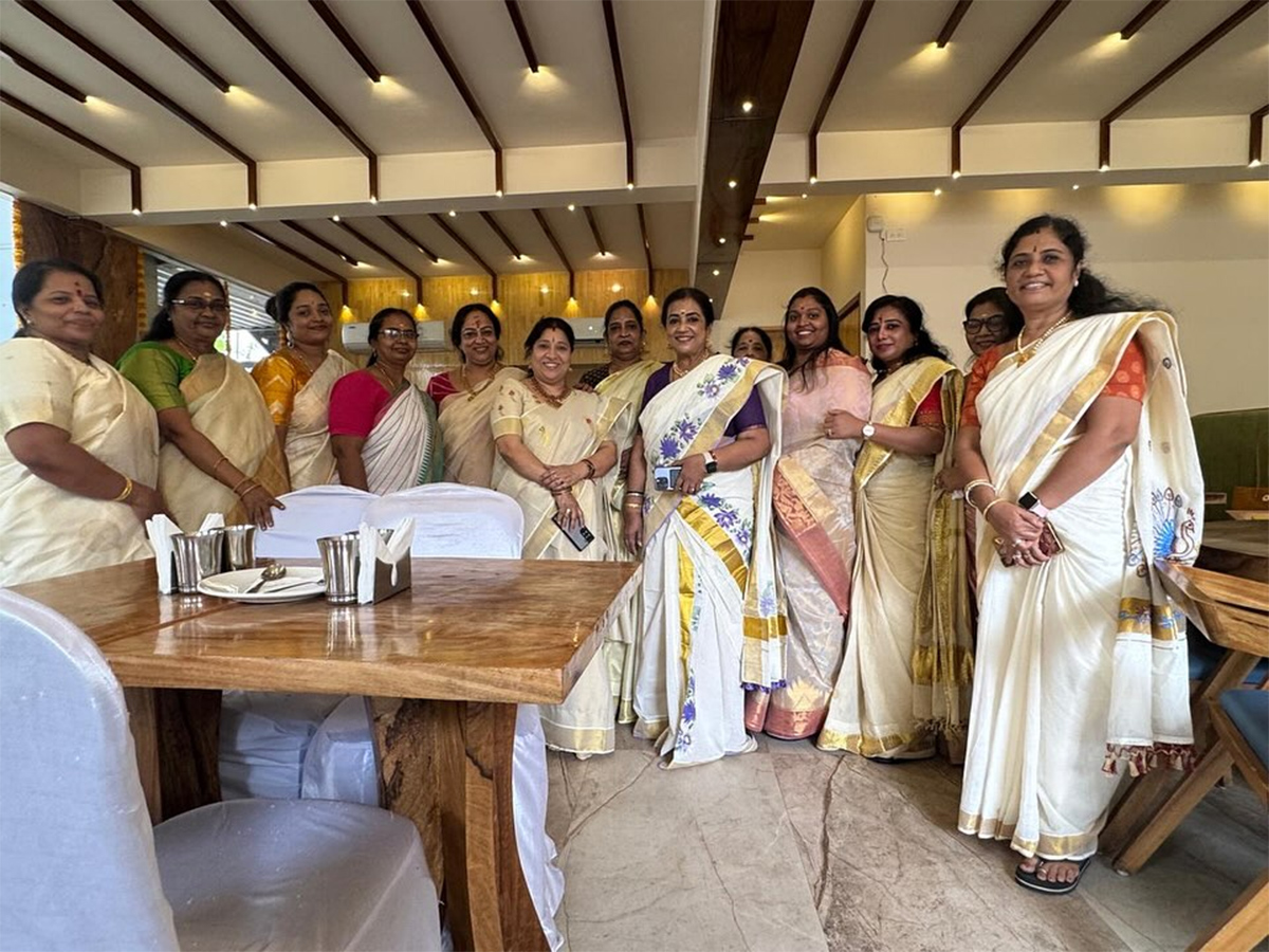 onam_20festival_20celebration_20in_20suhasini_20maniratnam_20house__20_2810_29.jpg 10