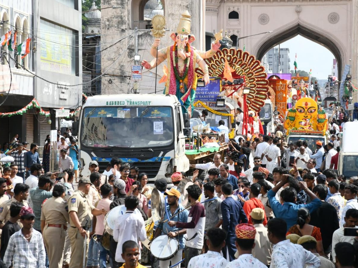 Ganesh_20Shobha_20Yatra_20Celebrations_20At_20Hyderabad_20Photos_20_2817_29_0.jpg 4