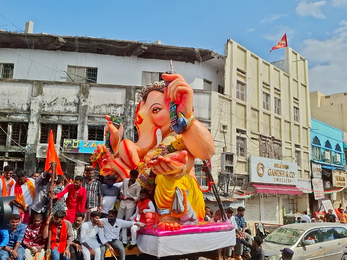 Ganesh_20Shobha_20Yatra_20Celebrations_20At_20Hyderabad_20Photos_20_2818_29_0.jpg 5