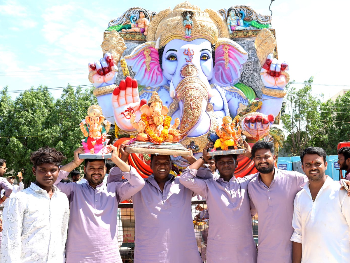 Ganesh_20Shobha_20Yatra_20Celebrations_20At_20Hyderabad_20Photos_20_2823_29_0.jpg 10