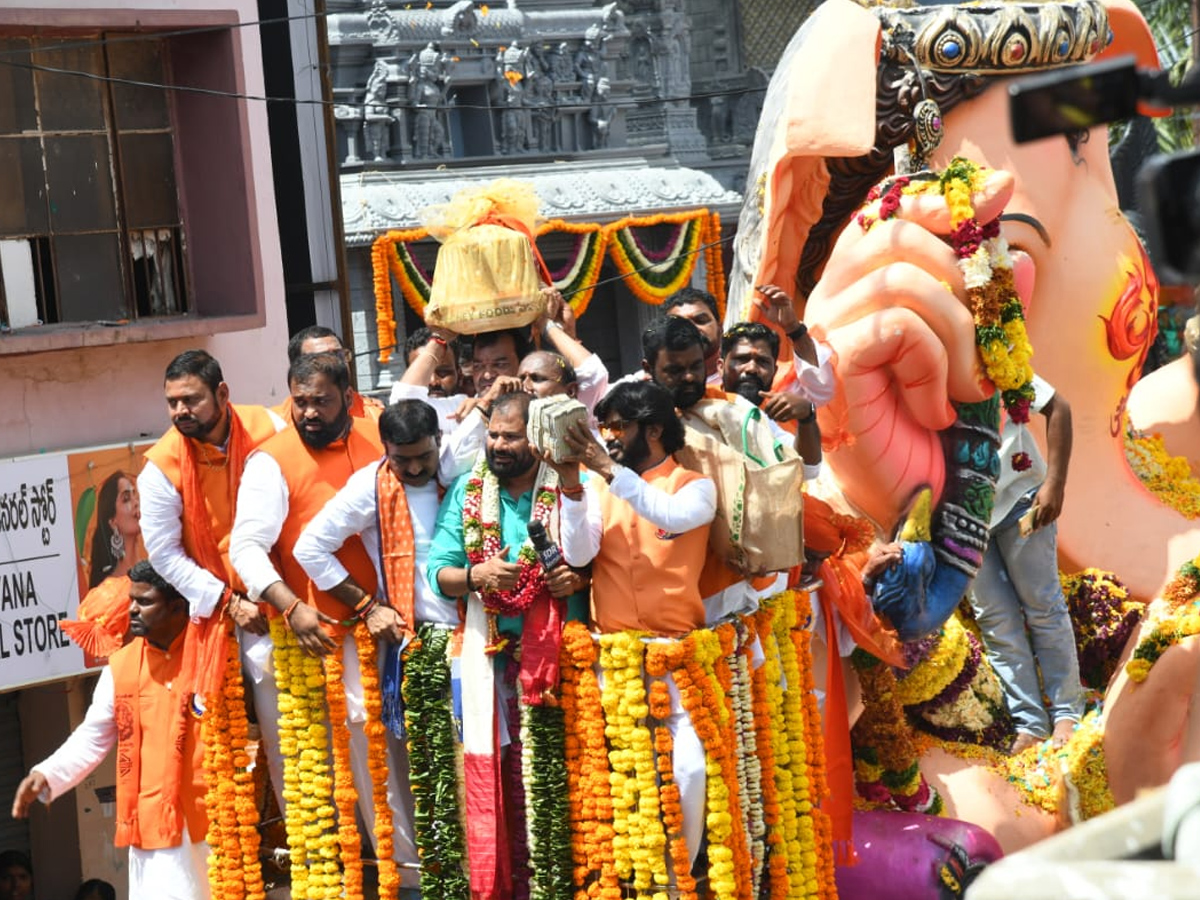 Ganesh_20Shobha_20Yatra_20Celebrations_20At_20Hyderabad_20Photos_20_2826_29_0.jpg 13