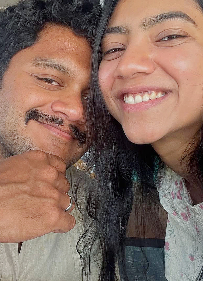 Sai_20Pallavi_20Sister_20Pooja_20Kannan_20Marriage_20Anniversary_20Pics_20Viral__20_2811_29.jpg 11