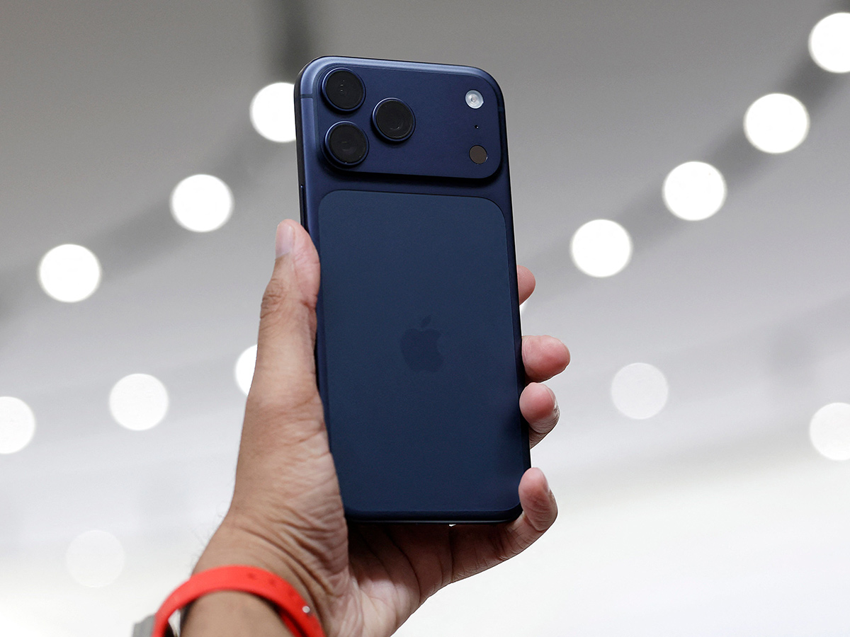 Apple_20CEO_20Tim_20Cook_20Announcement_20iPhone_2017_20Products_20at_20Apple_20Park__20_2816_29.jpg 16