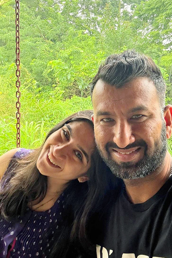 Cheteshwar_20Pujara_20couple_20enjoying_20Nature_20Photos_20_284_29.jpg 3