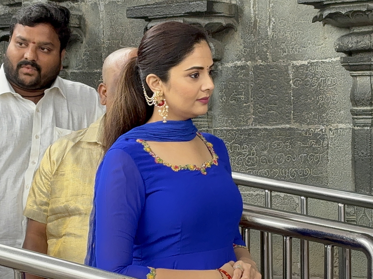 Anchor_20Srimukhi_20Visits_20Tirumala_20Temple_20Photos_20_281_29.jpg 2