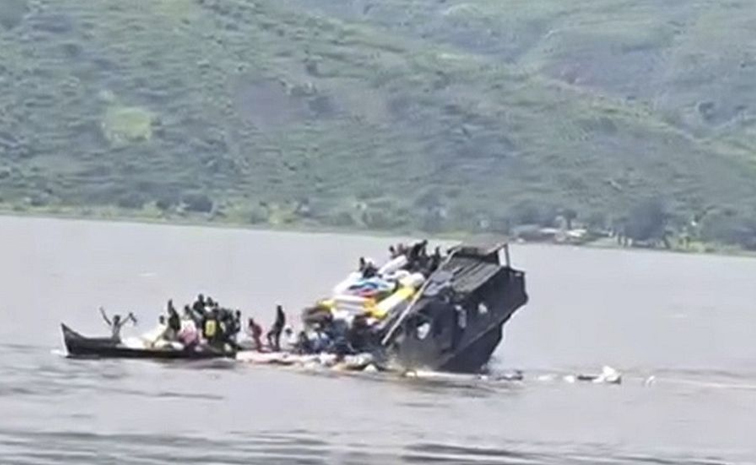Boat_20capsizes_20in_20Congo.jpg