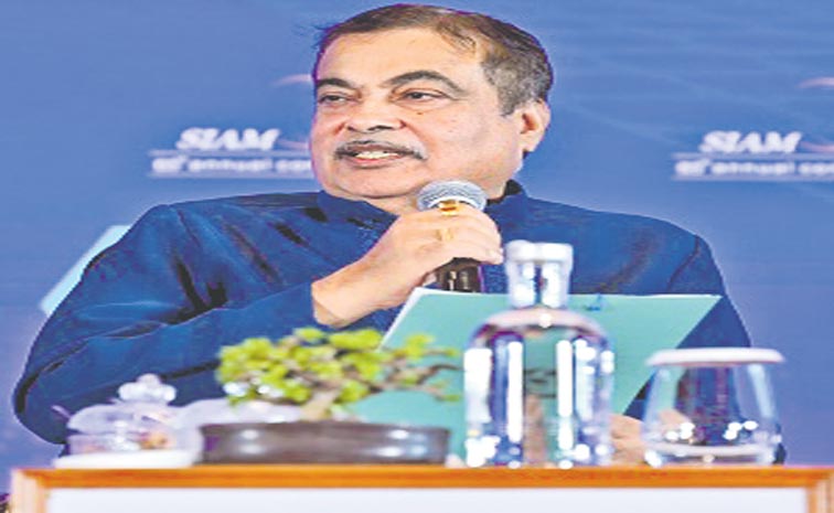 NITIN-GADKARI-123.jpg