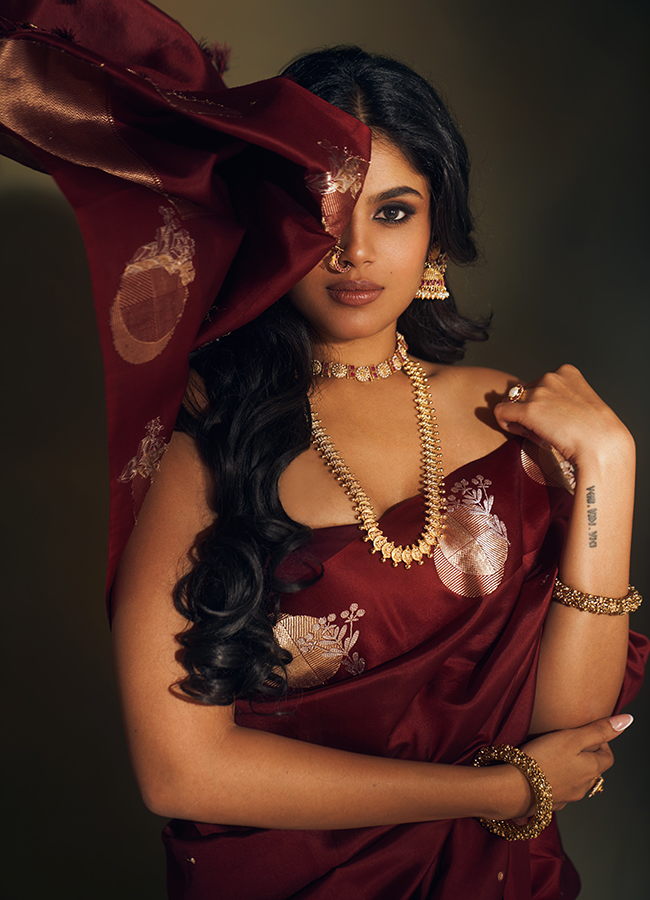 Actress_20Faria_20Abdullah_20Vintage_20Fashion_20Look_20Photo_20Goes_20Viral__20_2814_29.jpg 14