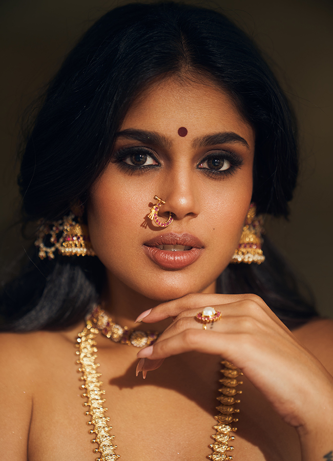 Actress_20Faria_20Abdullah_20Vintage_20Fashion_20Look_20Photo_20Goes_20Viral__20_285_29.jpg 5