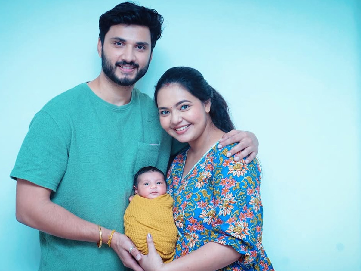 Tv_20actors_20Marina_20And_20Rohith_20shared_20Their_20Daughter_20first_20pictures_20Photos_20_287_29.jpg 1