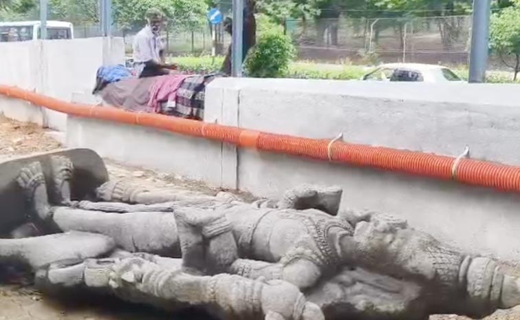 Alipiri_Statue.jpg
