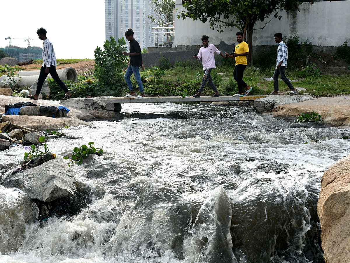 Moosapet_20Maisamma_20Lake_20is_20dangerous_20photos__20_2811_29.jpg 11