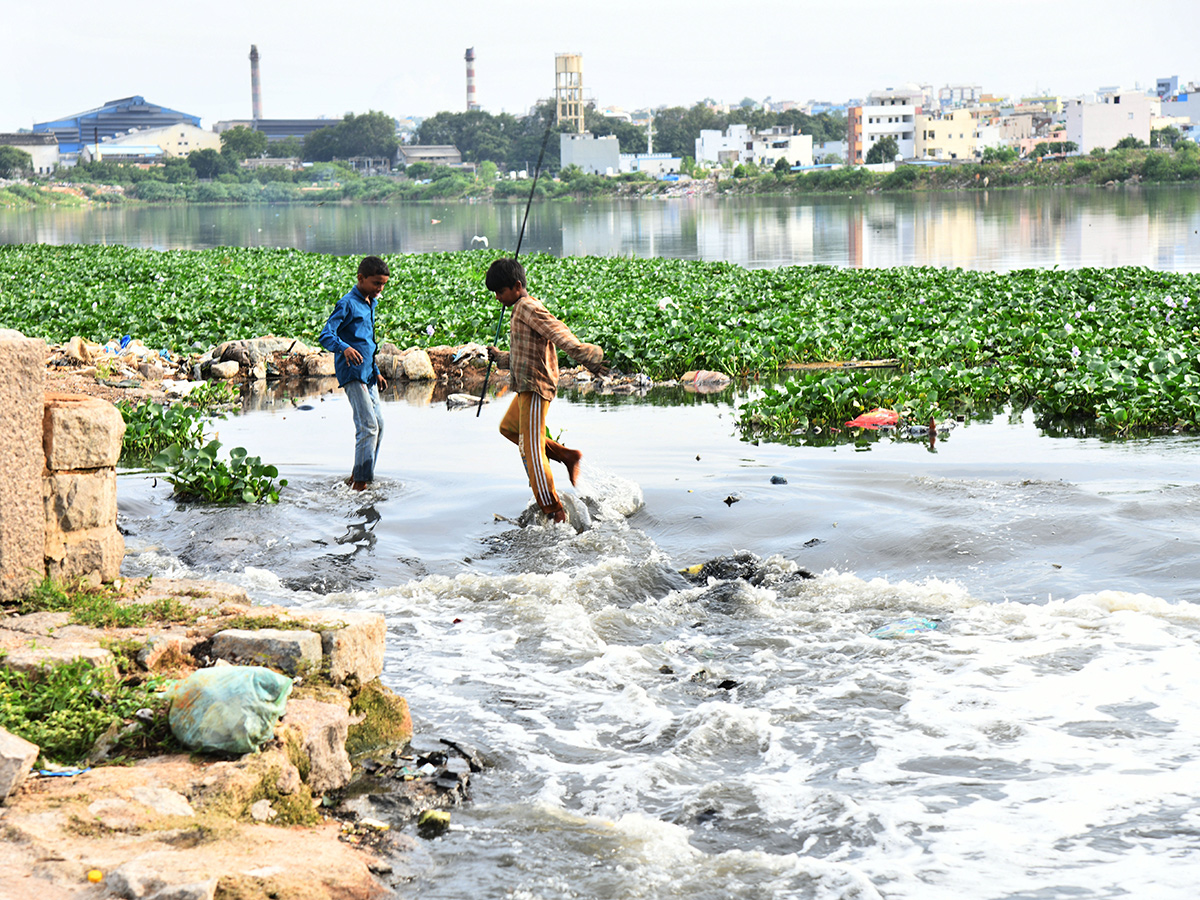 Moosapet_20Maisamma_20Lake_20is_20dangerous_20photos__20_287_29.jpg 7