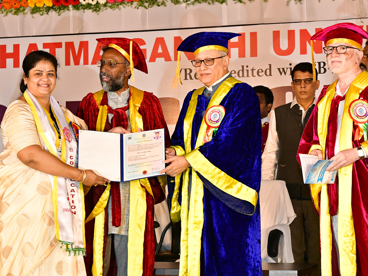 Nalgonda_20_20Mahatma_20Gandhi_20University_20Graduation_20Ceremony_20Photos__20_2815_29.jpg 15
