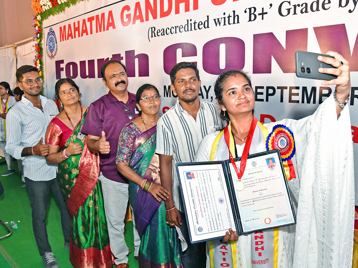 Nalgonda_20_20Mahatma_20Gandhi_20University_20Graduation_20Ceremony_20Photos__20_2818_29.jpg 18