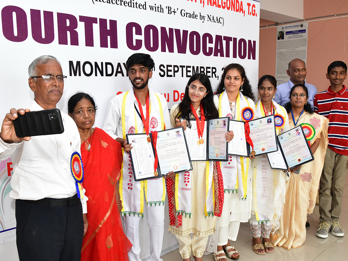 Nalgonda_20_20Mahatma_20Gandhi_20University_20Graduation_20Ceremony_20Photos__20_2819_29.jpg 19
