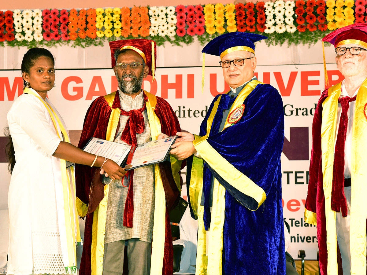 Nalgonda_20_20Mahatma_20Gandhi_20University_20Graduation_20Ceremony_20Photos__20_284_29.jpg 4
