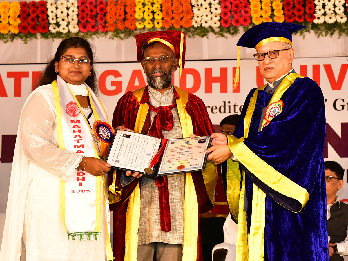 Nalgonda_20_20Mahatma_20Gandhi_20University_20Graduation_20Ceremony_20Photos__20_288_29.jpg 8