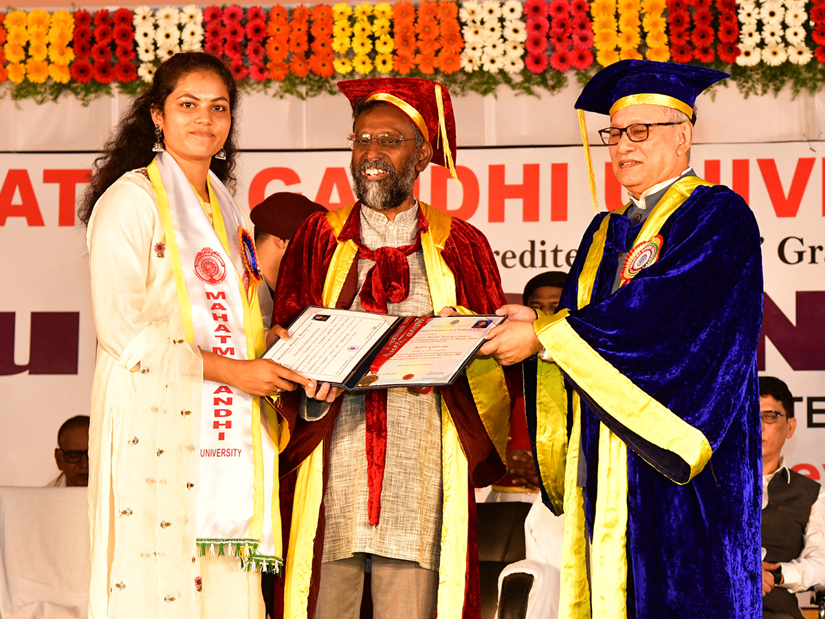Nalgonda_20_20Mahatma_20Gandhi_20University_20Graduation_20Ceremony_20Photos__20_289_29.jpg 9