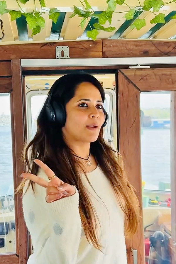 Anchor_20Anasuya_20Enjoying_20The_20Vacation_20Photos_20_2813_29.jpg 4