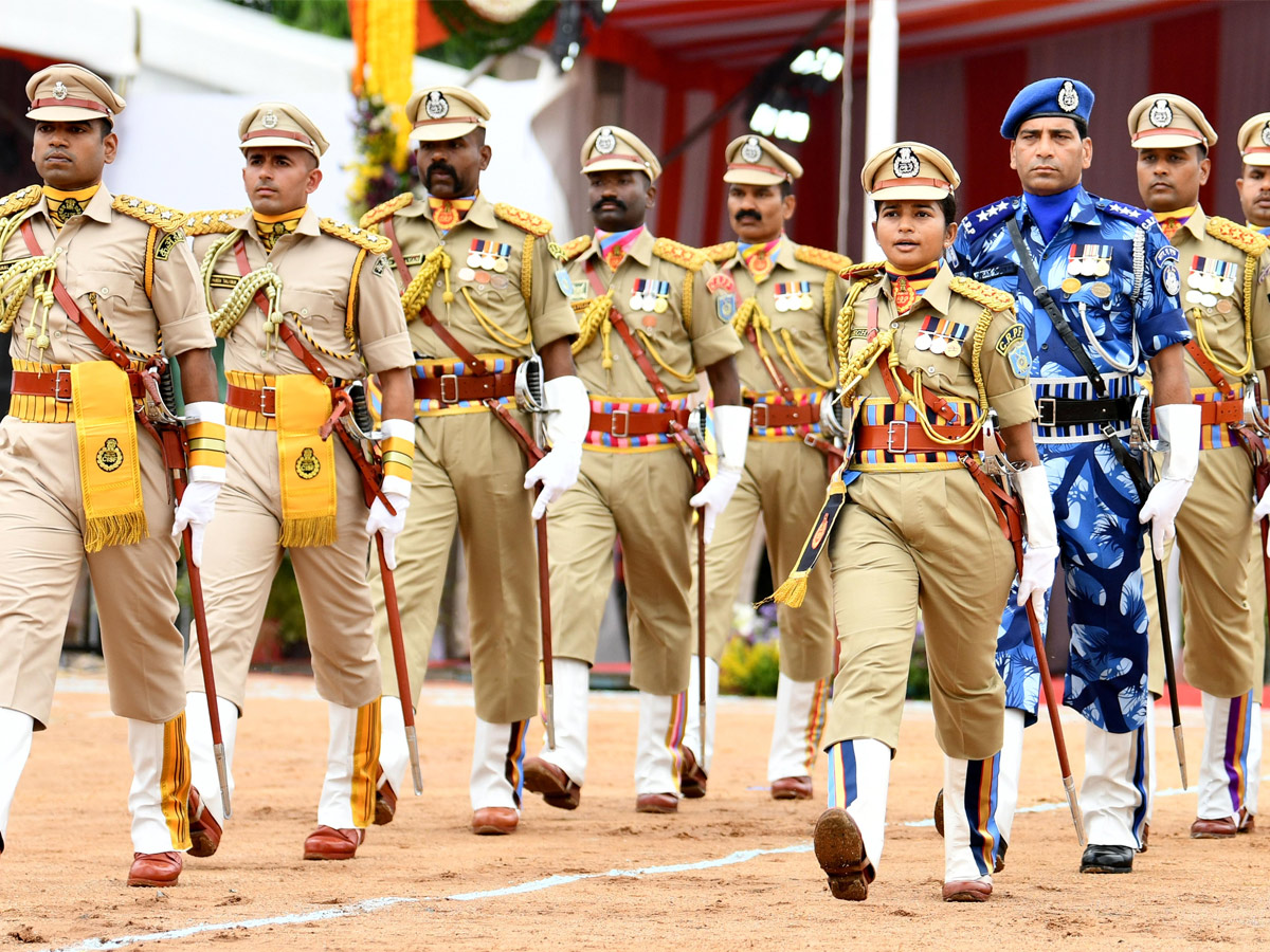 Telangana_20Liberation_20Day_20Celebrated_20at_20Parade_20Grounds_20Photos_20_283_29.jpg 4