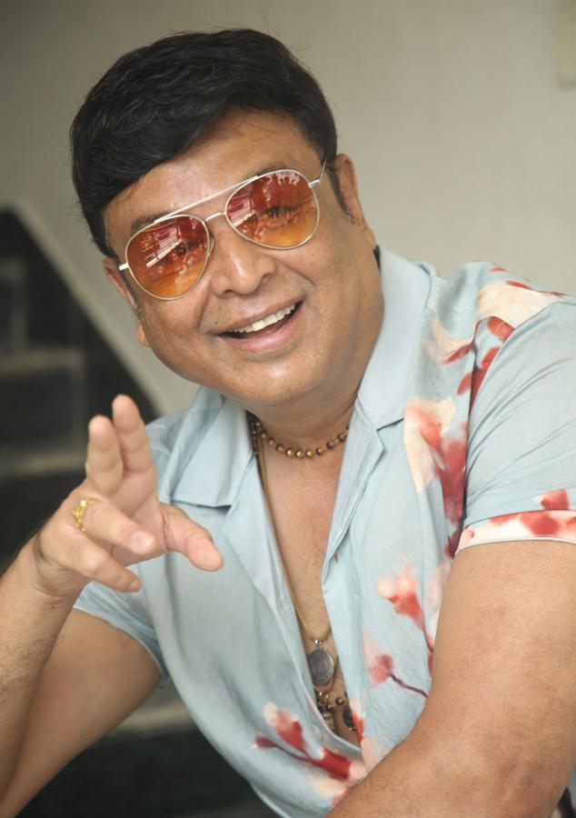 Actor_20VK_20Naresh_20and_20Actress_20Vasuki_20Anand_20Beauty_20Movie_20Promotion__20_2810_29.jpg 10