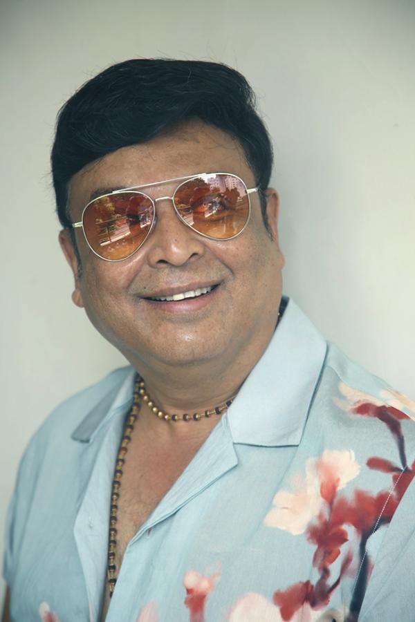 Actor_20VK_20Naresh_20and_20Actress_20Vasuki_20Anand_20Beauty_20Movie_20Promotion__20_2815_29.jpg 15
