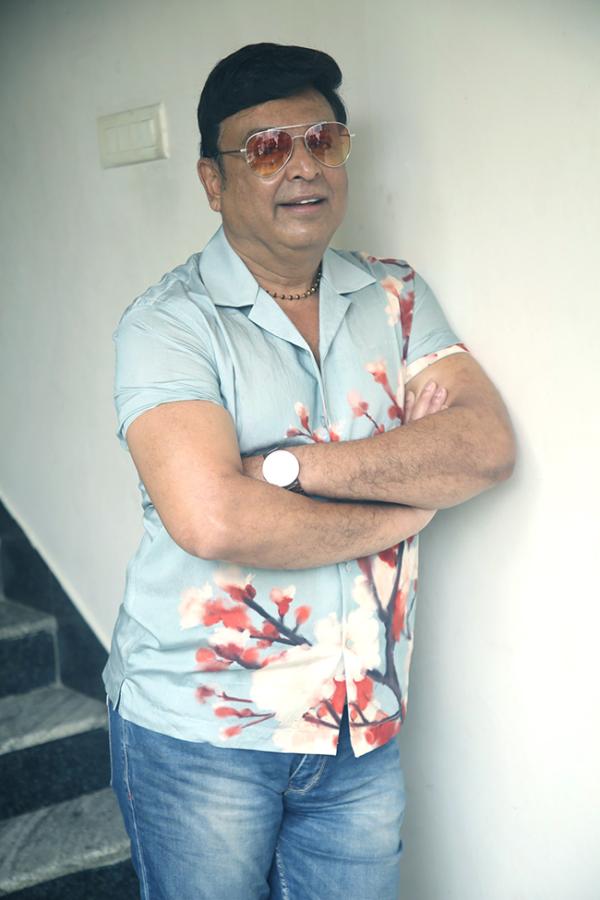 Actor_20VK_20Naresh_20and_20Actress_20Vasuki_20Anand_20Beauty_20Movie_20Promotion__20_2817_29.jpg 17