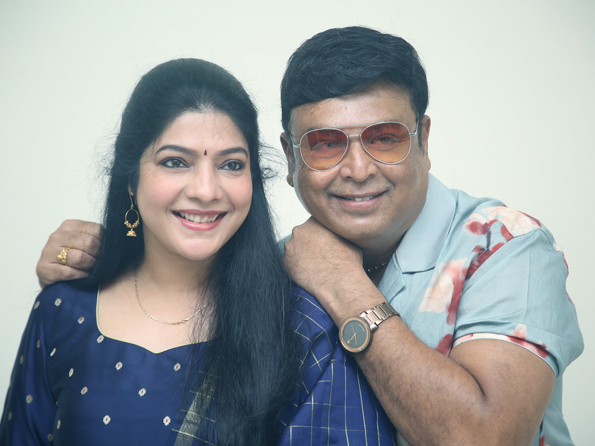 Actor_20VK_20Naresh_20and_20Actress_20Vasuki_20Anand_20Beauty_20Movie_20Promotion__20_287_29.jpg 7