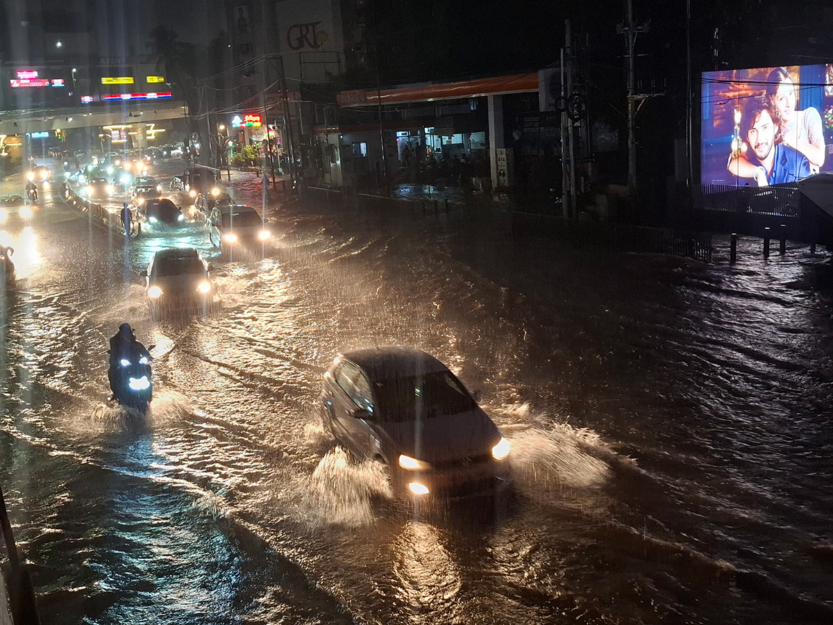 Heavy_20Rains_20in_20Hyderabad_20Photos__20_2815_29.jpg 15
