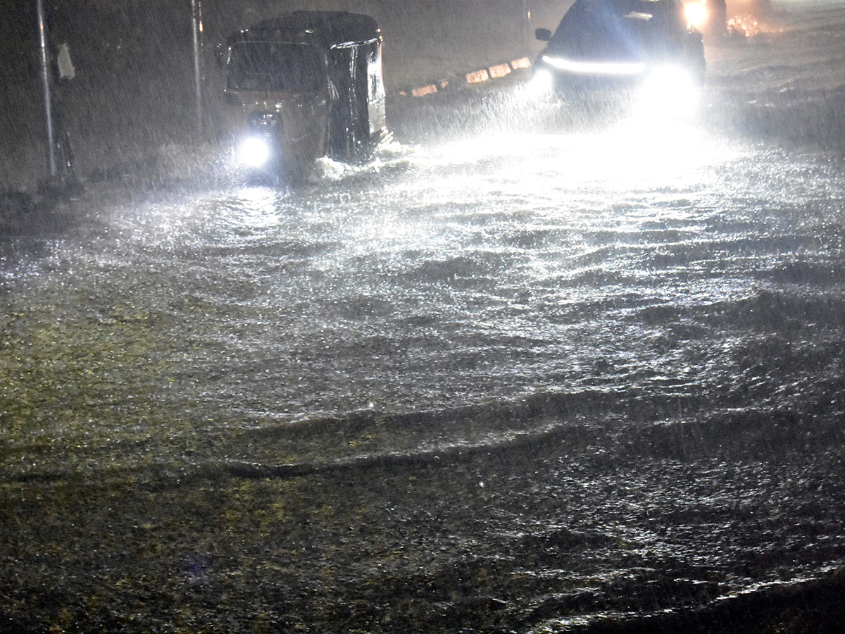 Heavy_20Rains_20in_20Hyderabad_20Photos__20_2817_29.jpg 17