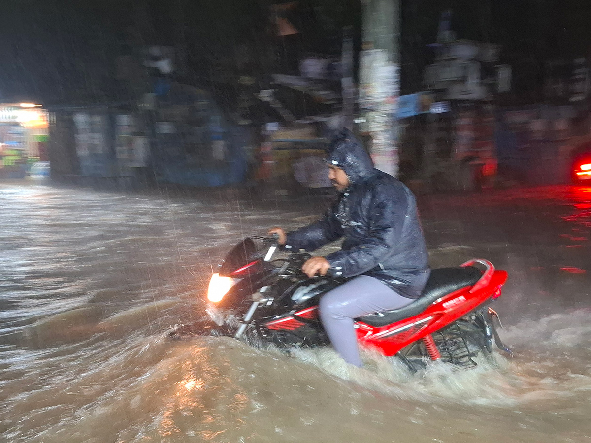 Heavy_20Rains_20in_20Hyderabad_20Photos__20_281_29.jpg 1