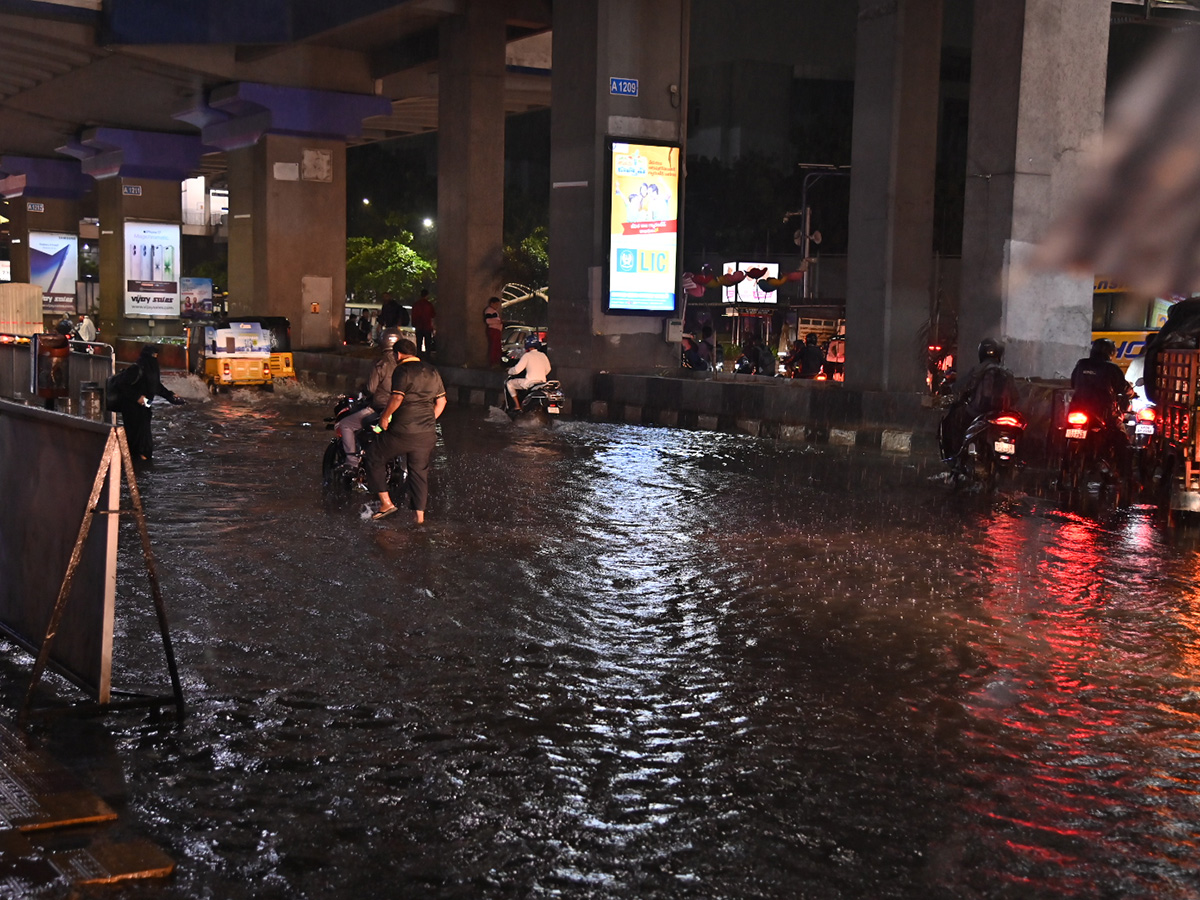 Heavy_20Rains_20in_20Hyderabad_20Photos__20_2820_29.jpg 20