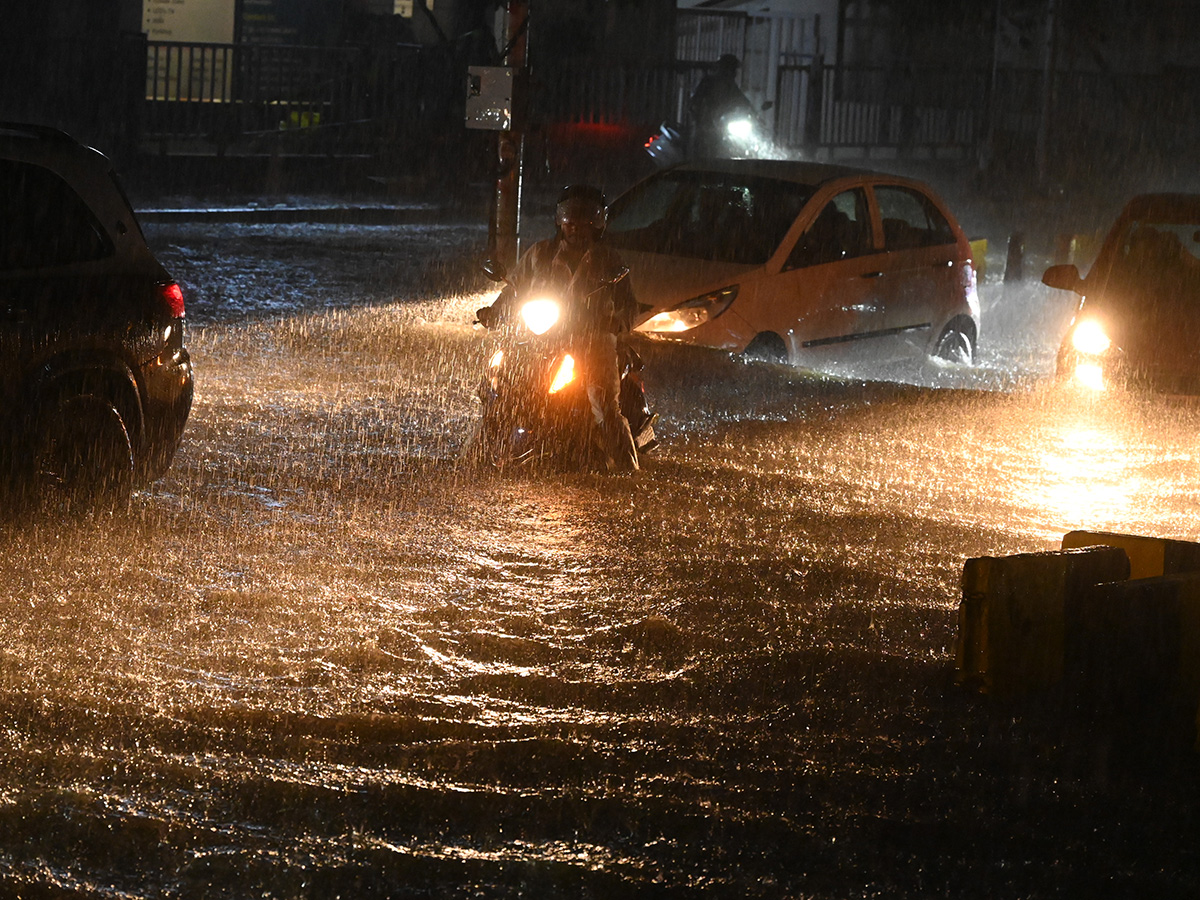 Heavy_20Rains_20in_20Hyderabad_20Photos__20_2822_29.jpg 22