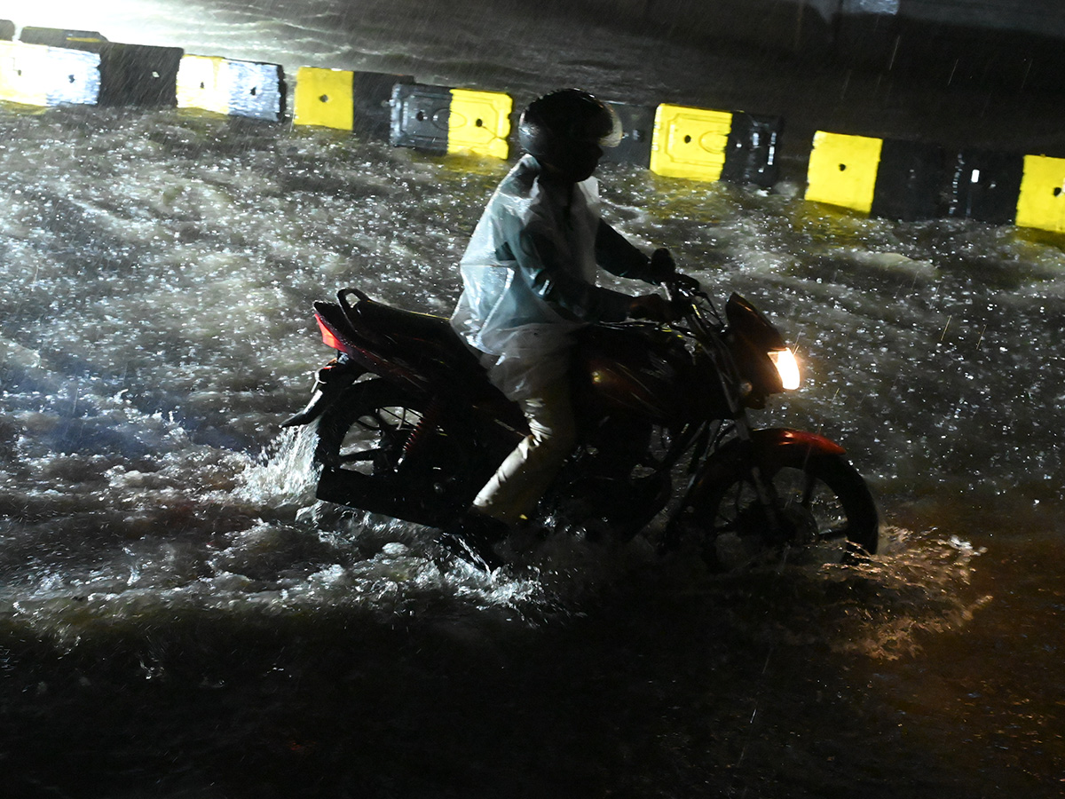 Heavy_20Rains_20in_20Hyderabad_20Photos__20_2824_29.jpg 24