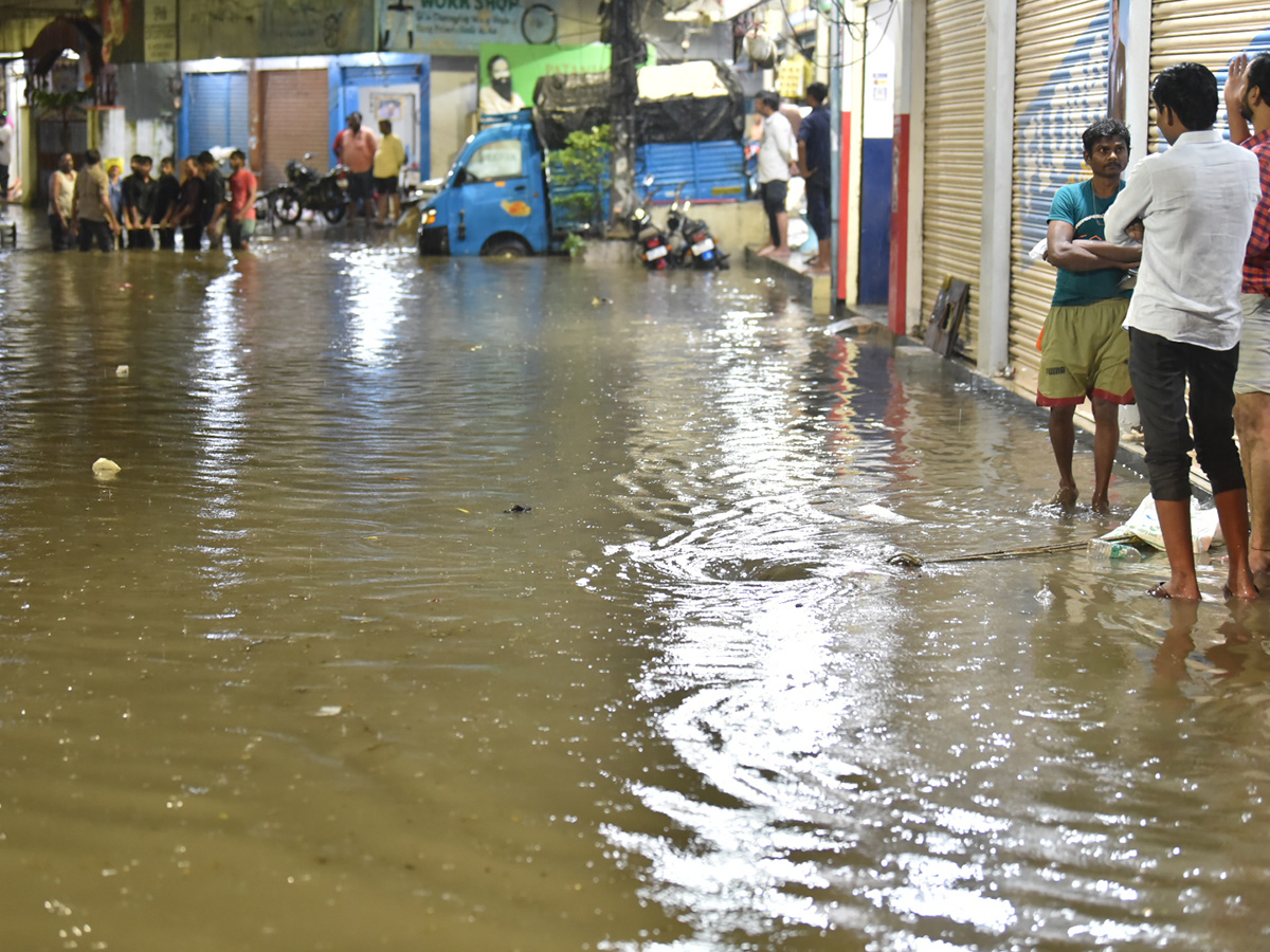Heavy_20Rains_20in_20Hyderabad_20Photos__20_282_29.jpg 2