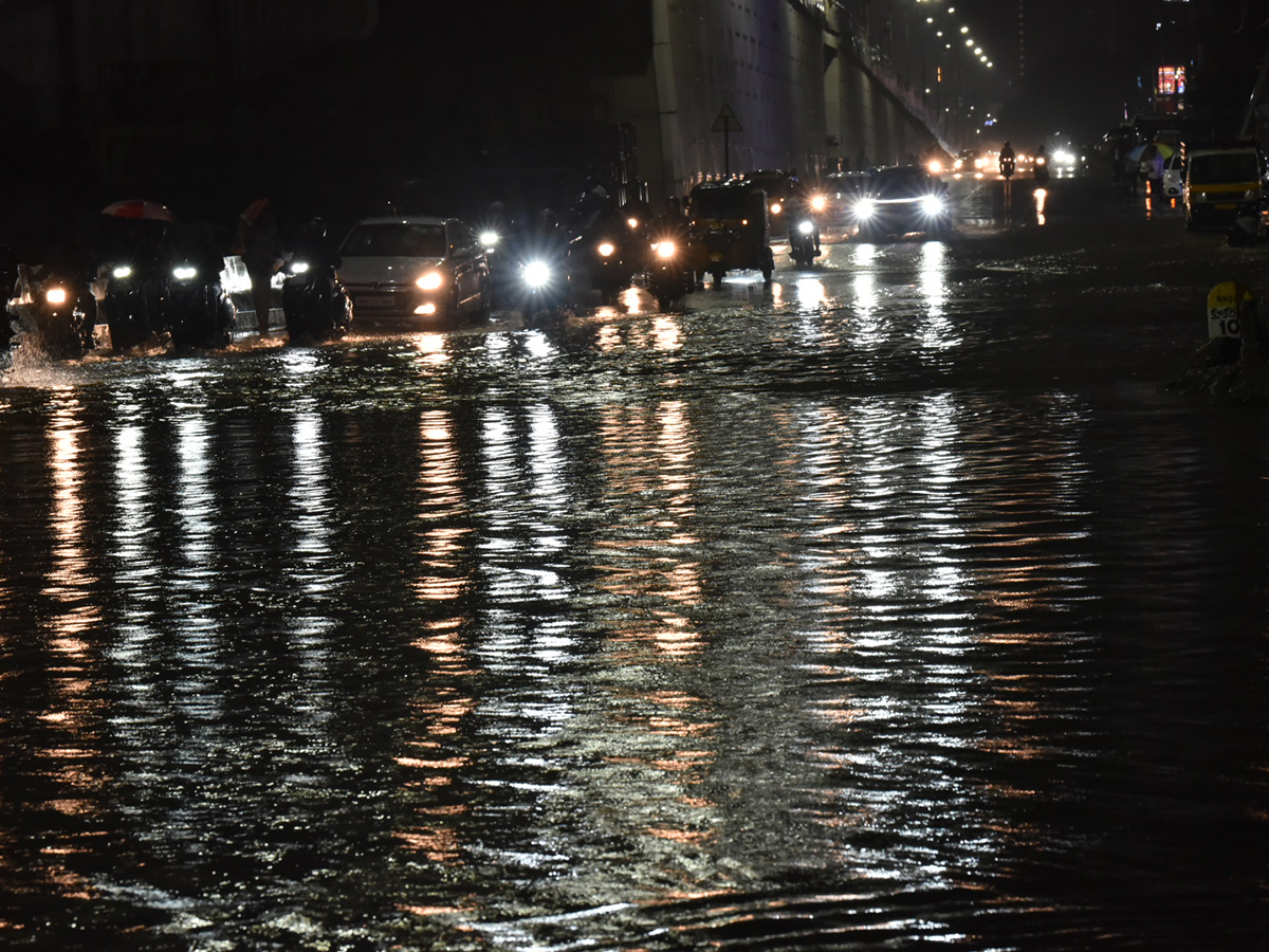 Heavy_20Rains_20in_20Hyderabad_20Photos__20_283_29.jpg 3