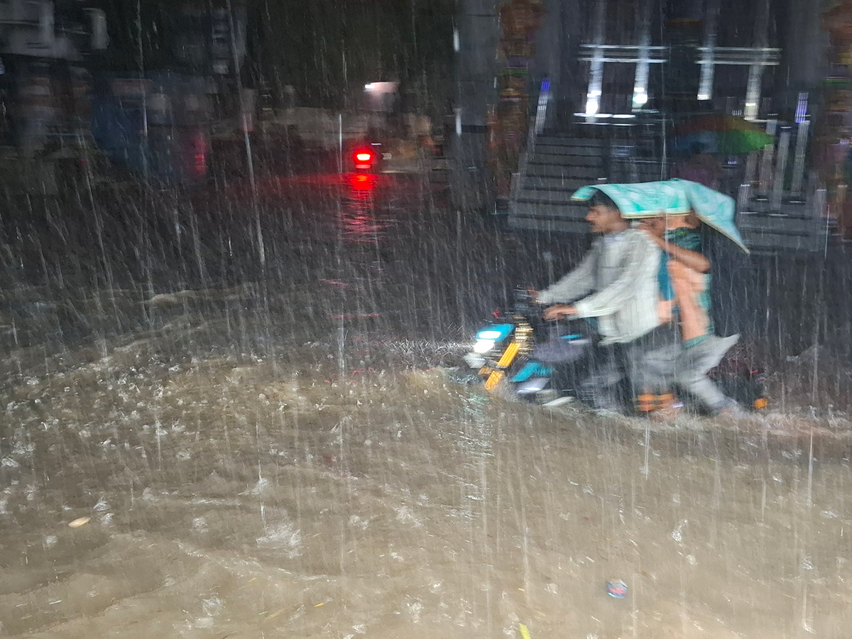 Heavy_20Rains_20in_20Hyderabad_20Photos__20_286_29.jpg 6