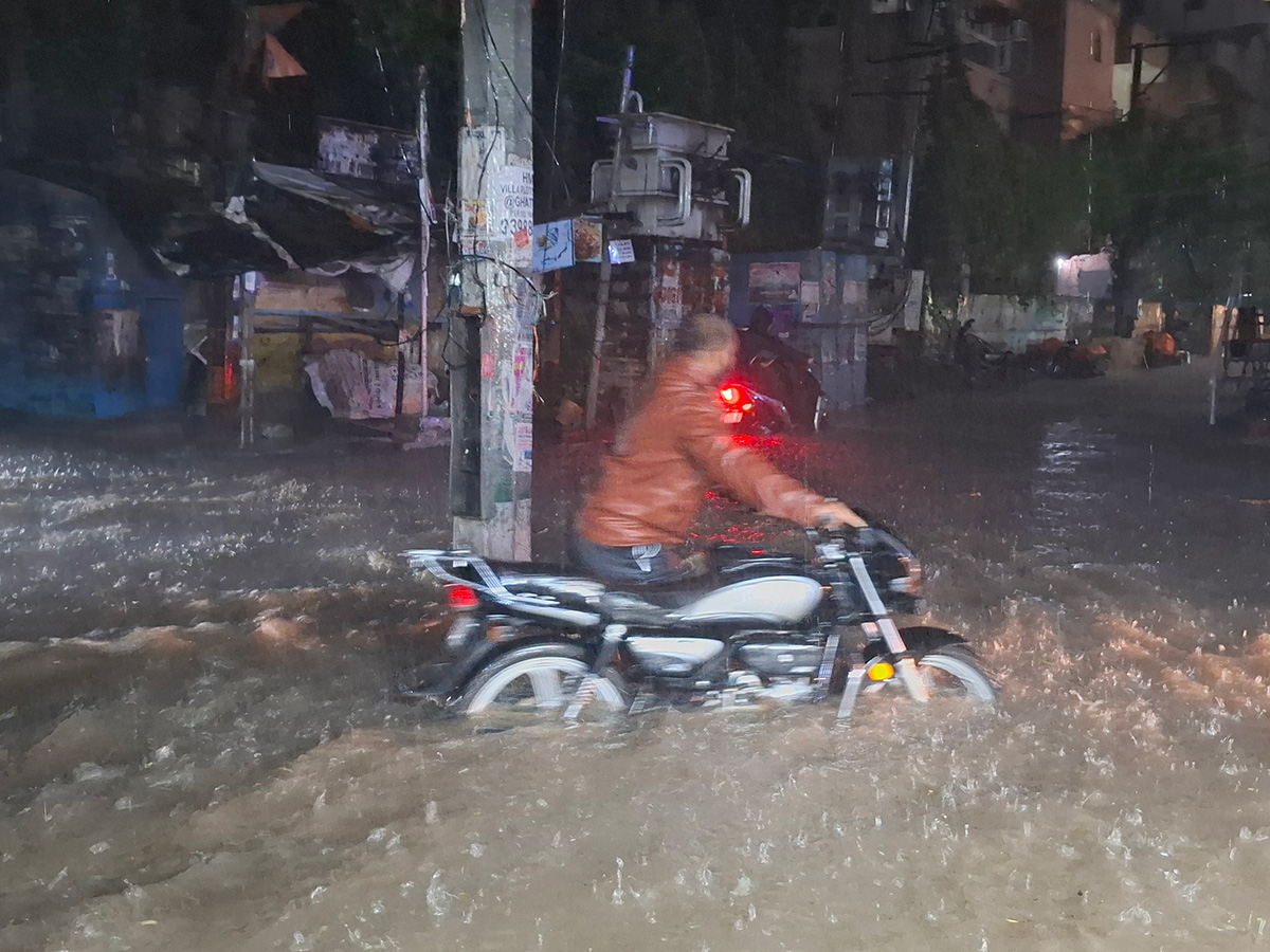 Heavy_20Rains_20in_20Hyderabad_20Photos__20_287_29.jpg 7