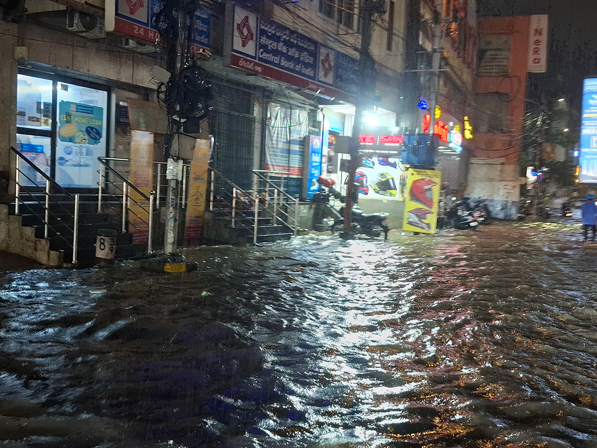Heavy_20Rains_20in_20Hyderabad_20Photos__20_289_29.jpg 9