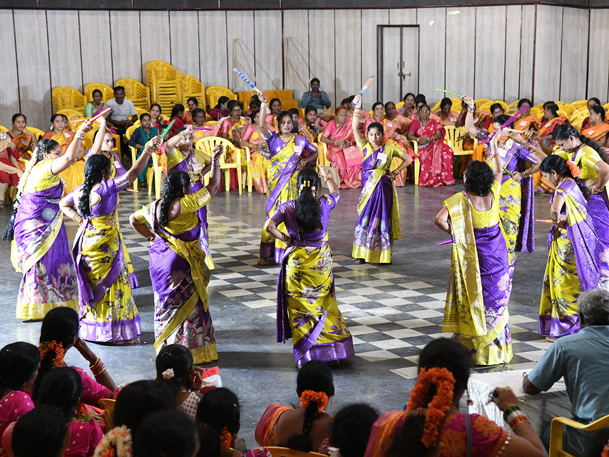 Dussehra_20Cultural_20Festivals_20At_20Vijayawada_20Photos__20_283_29.jpg 3