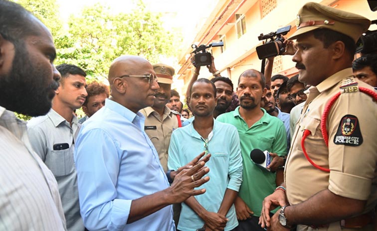 Rs-Praveen-Kumar-Fires-On-R.jpg