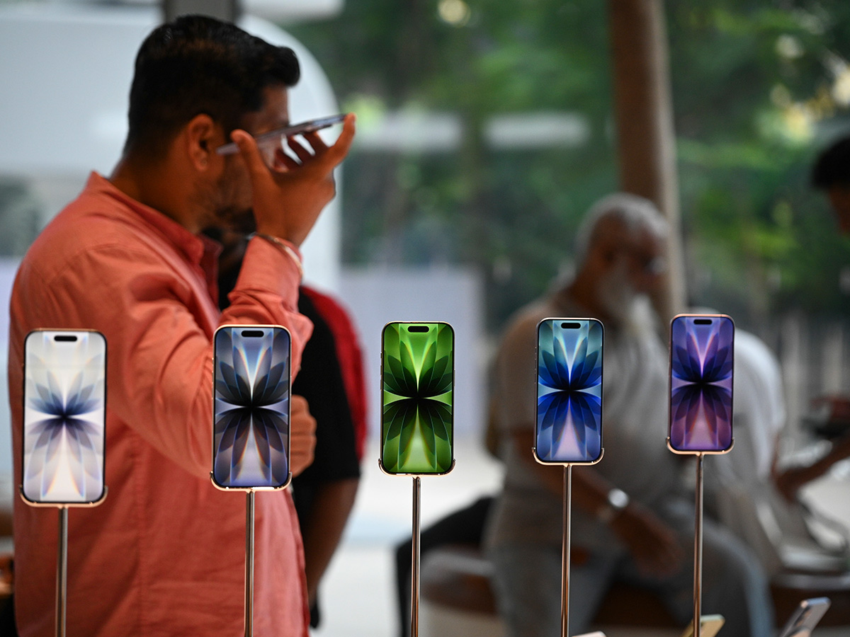 Apples_20newly_20launched_20iPhone_2017_20series_20smartphones__20_2812_29.jpg 12