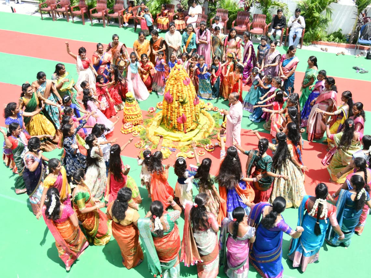 Bathukamma_20celebrations_20At_20school_20Photos_20_2811_29.jpg 17