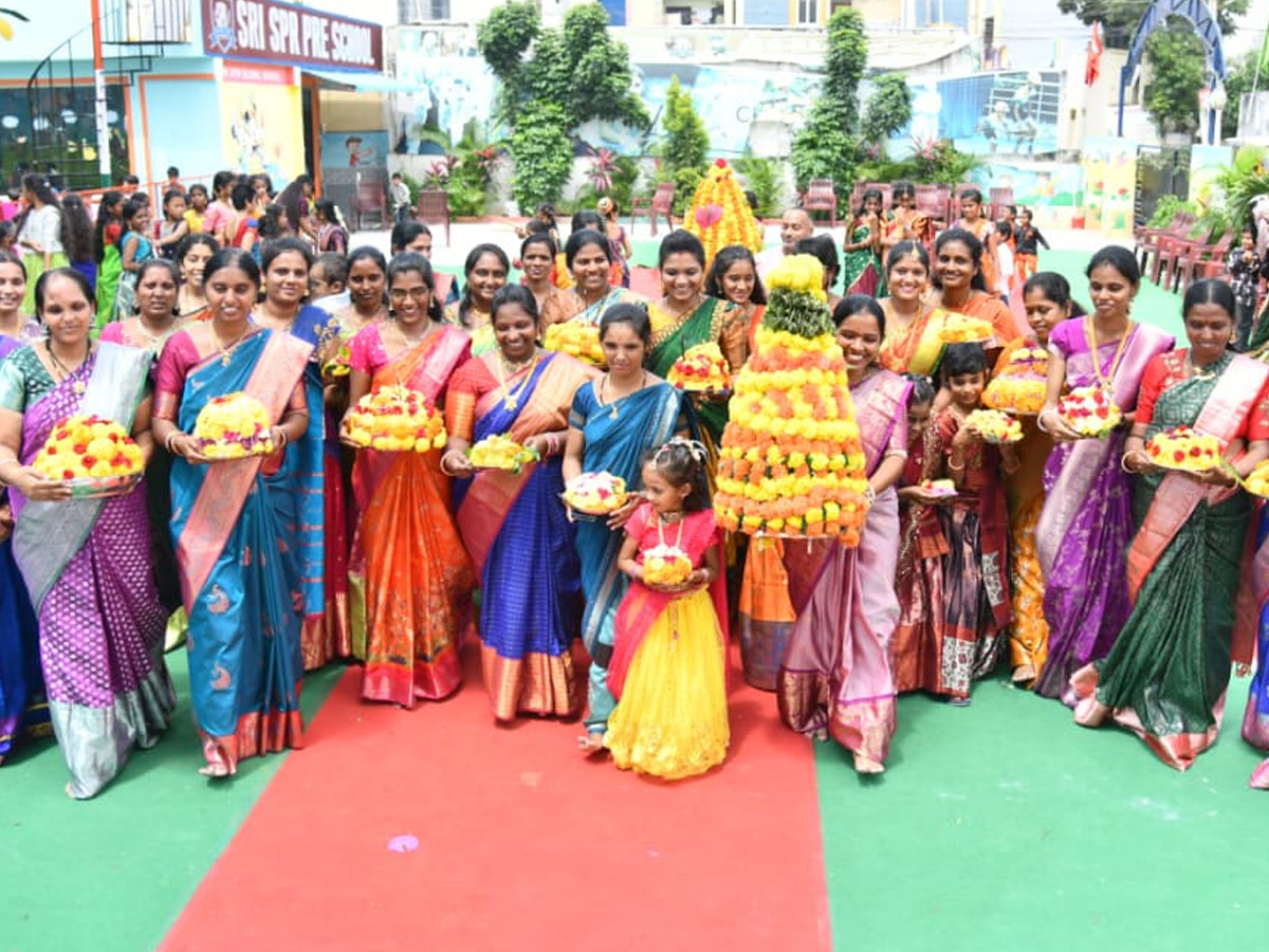 Bathukamma_20celebrations_20At_20school_20Photos_20_2815_29.jpg 21