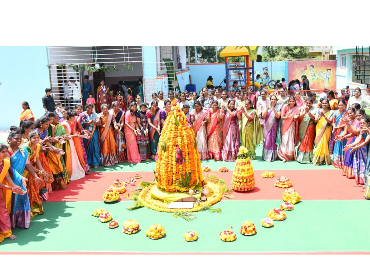 Bathukamma_20celebrations_20At_20school_20Photos_20_287_29.jpg 13