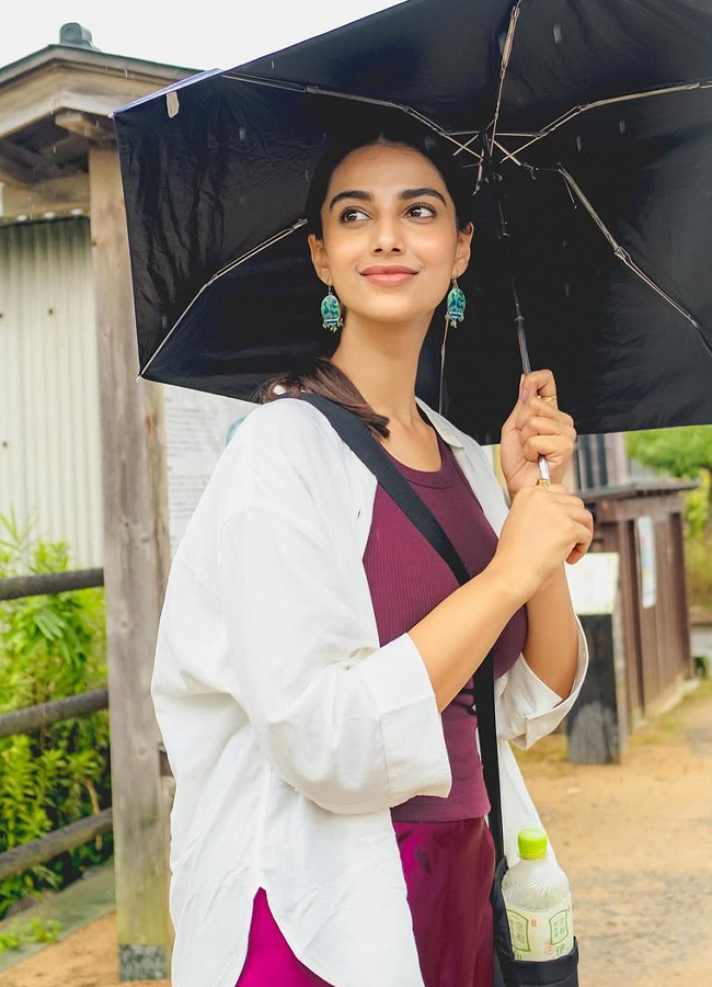 Meenakshi_20chaudhary2.jpg 3